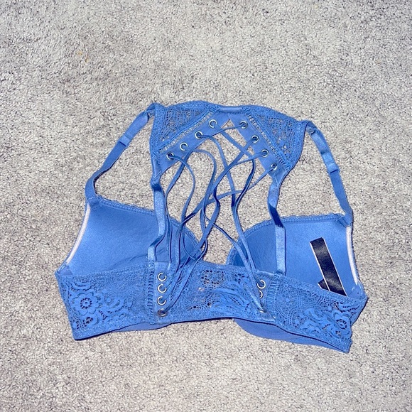 Victoria Secret - Picture 2 of 4